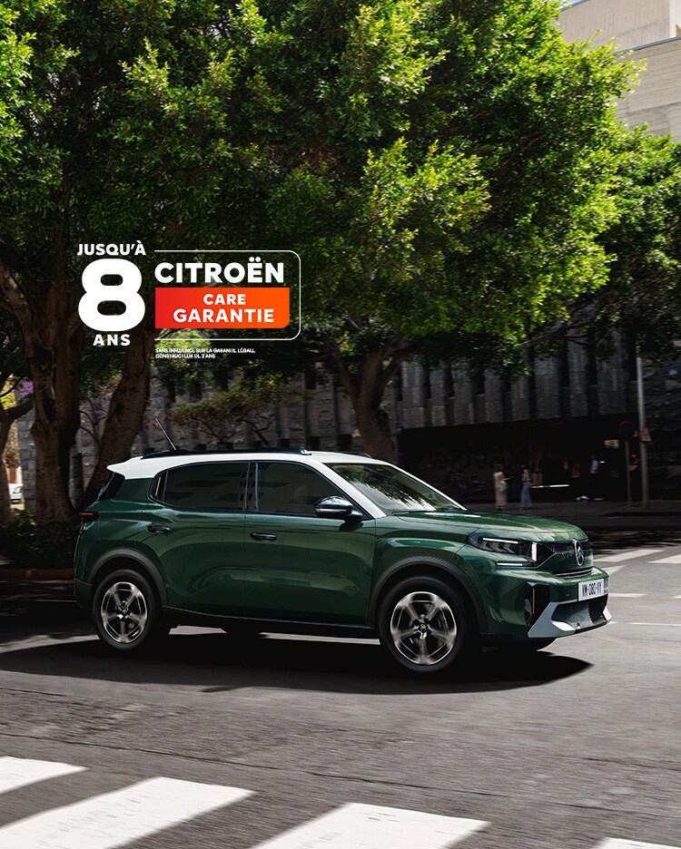 C3 Aircross parked in the city